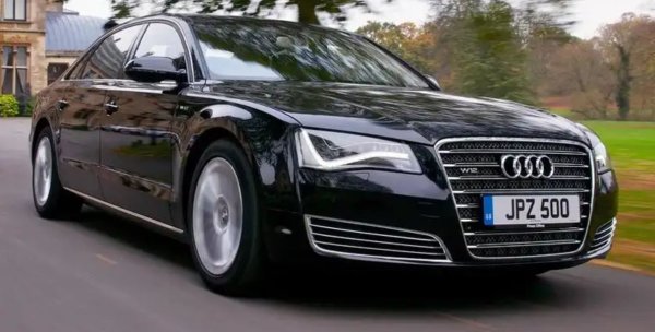 Сега A8 W12 може и трябва да се справи доста по-добре от неговия стабилен партньор от групата Phaeton VW. И го прави... донякъде. Сега е оборудван с W12, усилен до 493 к.с. Доста са удобни, с ненаситно, но фино представяне, въпреки че бързо се обезценяват.